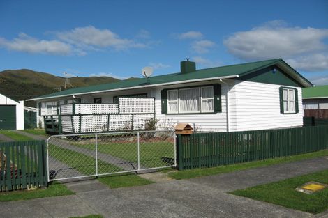 Photo of property in 36 Matthews Road, Wainuiomata, Lower Hutt, 5014