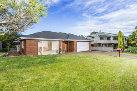 Photo of property in 8 Highwood Grove, Torbay, Auckland, 0630