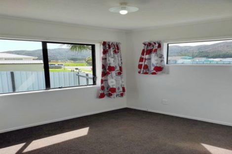 Photo of property in 15 Grimsby Grove, Wainuiomata, Lower Hutt, 5014