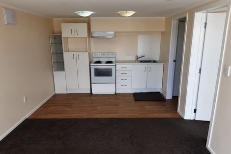 Photo of property in 6 Merville Avenue, Te Atatu South, Auckland, 0610
