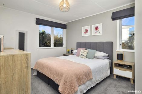 Photo of property in 22 Bartlett Grove, Tawa, Wellington, 5028