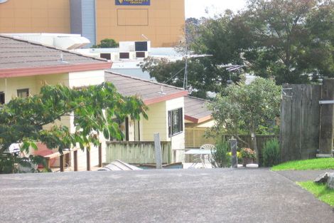 Photo of property in 15 Newington Road, Henderson, Auckland, 0612