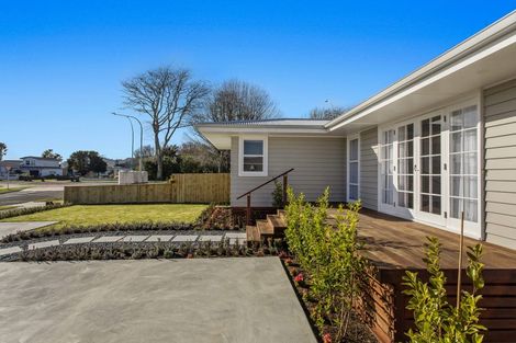 Photo of property in 1a Hikurangi Street, Te Atatu Peninsula, Auckland, 0610