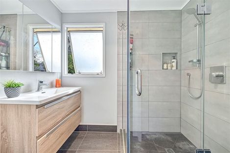 Photo of property in 64 West Harbour Drive, West Harbour, Auckland, 0618