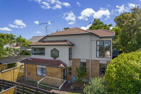 Photo of property in 2/111 Birkenhead Avenue, Birkenhead, Auckland, 0626