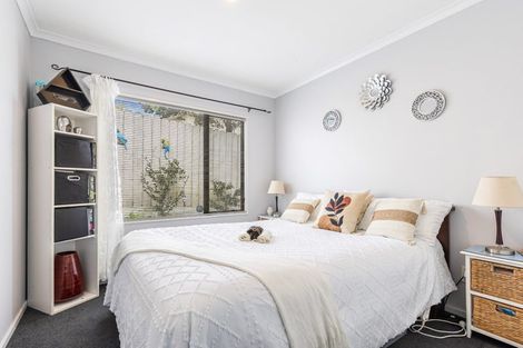 Photo of property in 52 Hewlett Road, Massey, Auckland, 0614