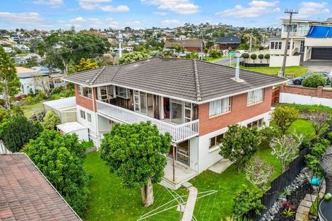 Photo of property in 26 Masterton Road, Rothesay Bay, Auckland, 0630