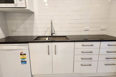 Photo of property in 102 Wiseley Road, West Harbour, Auckland, 0618