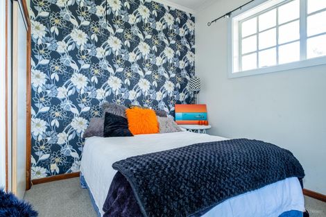 Photo of property in 72 Timaru Road, Waimate, 7924