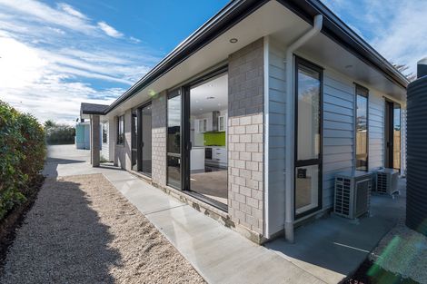 Photo of property in 19a Mackenzie Street, Te Atatu South, Auckland, 0610