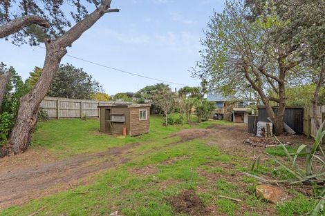 Photo of property in 16 Arthur Street, Waikawa Beach, Levin, 5573