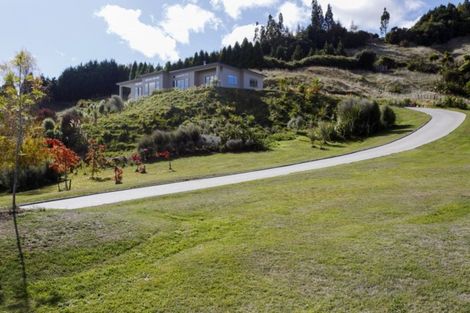 Photo of property in 32 Piro Place, Acacia Bay, Taupo, 3385