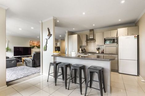 Photo of property in 31 Condor Place, Unsworth Heights, Auckland, 0632
