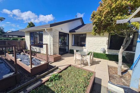 Photo of property in 12 Gatonby Place, Avonhead, Christchurch, 8042