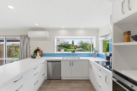 Photo of property in 7 Broadfell Avenue, Avonhead, Christchurch, 8042