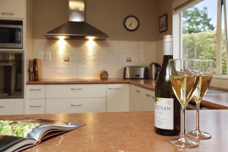 Photo of property in 30d Derwent Crescent, Titirangi, Auckland, 0604