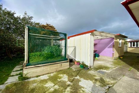 Photo of property in 7 Exeter Crescent, Takaro, Palmerston North, 4412