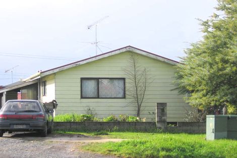 Photo of property in 296a/1 Triangle Road, Massey, Auckland, 0614