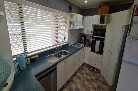 Photo of property in 11 Kotuku Drive, Paraparaumu Beach, Paraparaumu, 5032