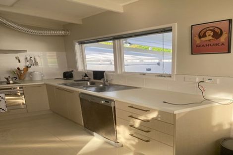 Photo of property in 7 Porter Avenue, Te Atatu South, Auckland, 0610