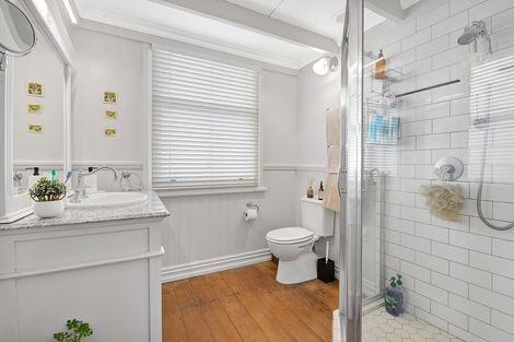 Photo of property in 33 Garfield Road, Helensville, 0800