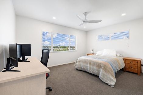 Photo of property in 18 Kahu Close, Orewa, 0931