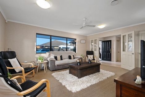 Photo of property in 5 Madeira Close, Papamoa Beach, Papamoa, 3118
