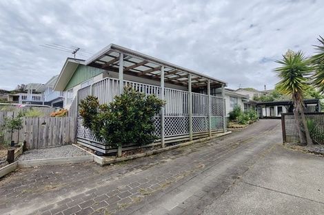 Photo of property in 58 Lewisham Street, Highland Park, Auckland, 2010