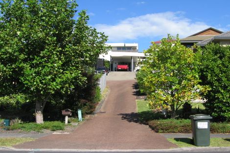 Photo of property in 6 Goldfinch Rise, Unsworth Heights, Auckland, 0632