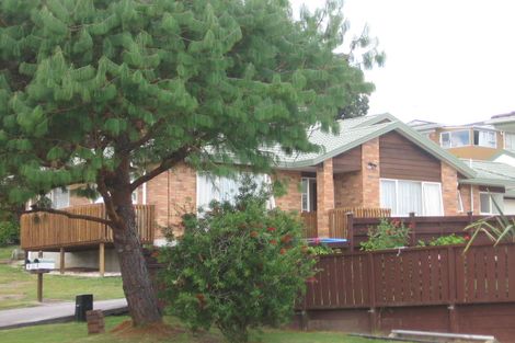 Photo of property in 14 The Grove, Titirangi, Auckland, 0604