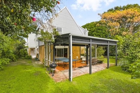 Photo of property in 335 Te Moana Road, Waikanae, 5036