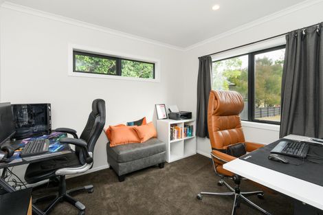 Photo of property in 12a Norwich Place, Awapuni, Palmerston North, 4412