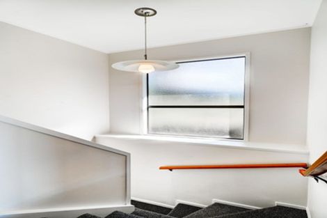 Photo of property in 29 Noeleen Street, Glenfield, Auckland, 0629
