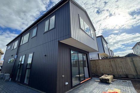 Photo of property in 3/90 Picasso Drive, West Harbour, Auckland, 0618