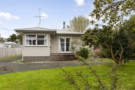 Photo of property in 71 Awaroa Road, Helensville, 0800