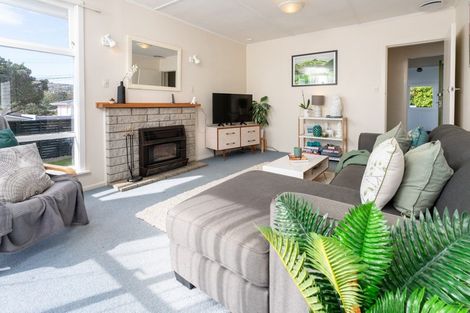 Photo of property in 15 Mark Avenue, Paparangi, Wellington, 6037
