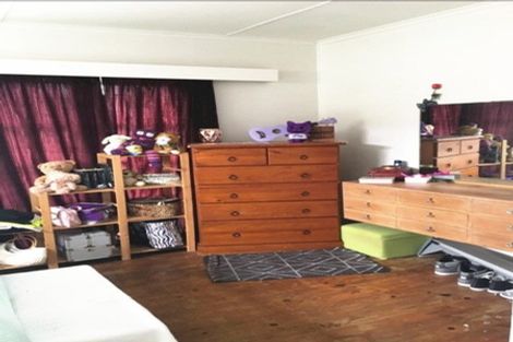 Photo of property in 31 Luckens Road, West Harbour, Auckland, 0618