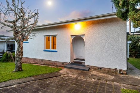 Photo of property in 2/48 Churchill Road, Murrays Bay, Auckland, 0630