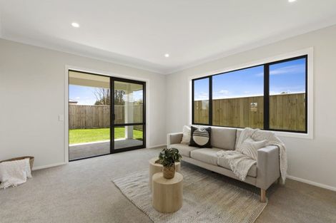 Photo of property in 10 Oak Place, Levin, 5510