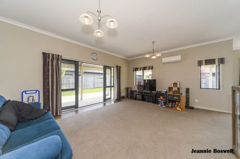 Photo of property in 6 Pegasus Place, Kelvin Grove, Palmerston North, 4414
