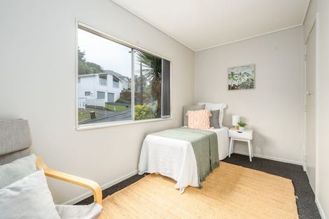 Photo of property in 32 Thurleigh Grove, Karori, Wellington, 6012