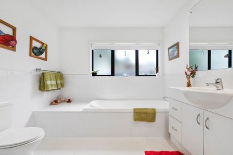 Photo of property in 80 Landing Drive, Albany, Auckland, 0632