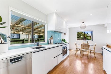 Photo of property in 2/12 Neil Avenue, Te Atatu Peninsula, Auckland, 0610