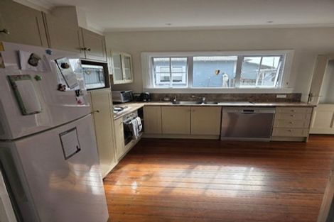 Photo of property in 28 List Street, Welbourn, New Plymouth, 4310
