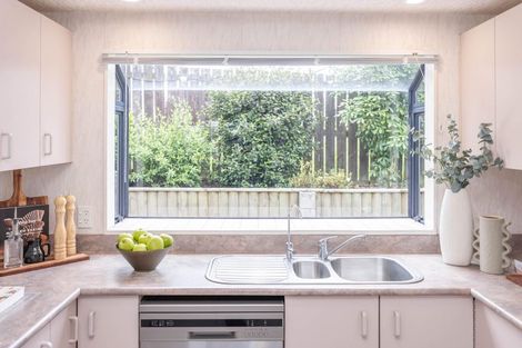 Photo of property in 20 Hollinger Place, Nawton, Hamilton, 3200