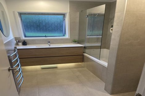 Photo of property in 2/41 Ravenwood Drive, Forrest Hill, Auckland, 0620