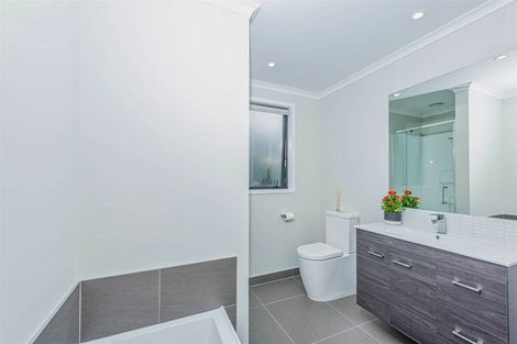 Photo of property in 14 Wai Place, Westgate, Auckland, 0614