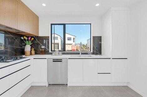 Photo of property in 24 John Gray Street, Papakura, 2110