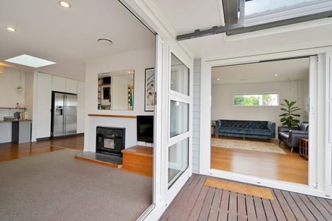 Photo of property in 14 Harbour View Road, Te Atatu Peninsula, Auckland, 0610