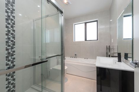 Photo of property in 19a Mackenzie Street, Te Atatu South, Auckland, 0610